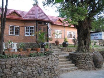 Mountain Top Hotel Kyaikto Exterior photo